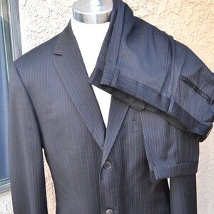 HUGO BOSS 3 BUTTON WOOL GRAY PINSTRIPE SUIT